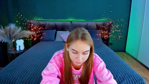 Milla online show from November 30, 2025, 6:50 am