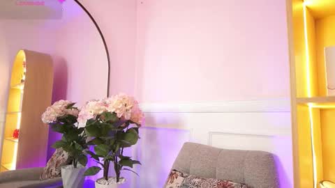 milacrave online show from February 7, 2026, 11:36 am