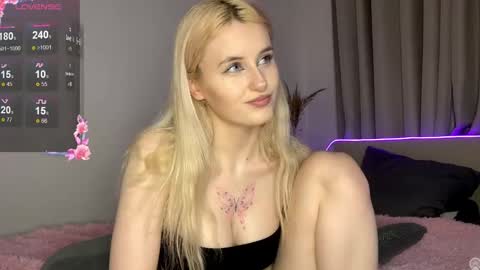 Mila online show from February 10, 2026, 6:12 pm