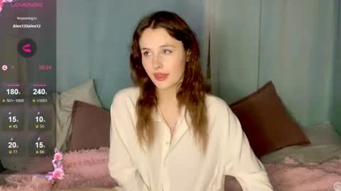 Snapshot of milaelin chatting on June 25, 2026, 11:31 pm Mila online show from June 25, 2026, 11:31 pm