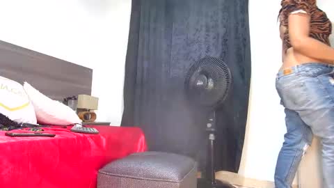 mila online show from September 11, 2025, 4:01 am