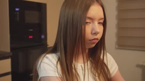 Mila online show from February 12, 2026, 1:06 pm