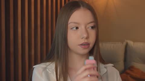 Mila online show from March 8, 2026, 3:05 pm