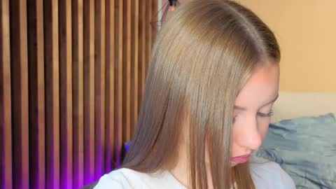 Mila online show from May 17, 2026, 3:08 pm