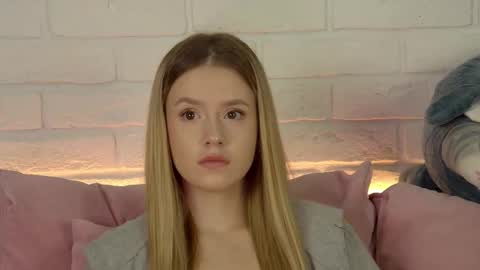 MilanaBalmain online show from October 15, 2025, 4:07 pm