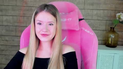 MilanaBalmain online show from October 18, 2025, 4:26 am