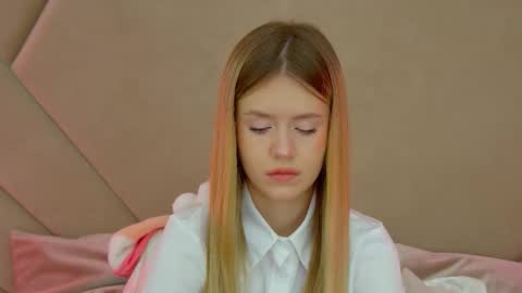 MilanaBalmain online show from October 20, 2025, 4:02 am