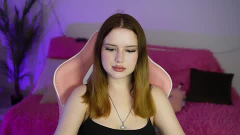 milanamoons online show from October 5, 2025, 11:41 am