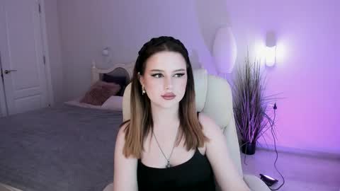 milanamoons online show from October 16, 2025, 11:55 am