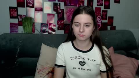 milanaroz online show from September 13, 2025, 4:51 pm