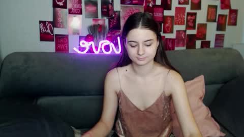 milanaroz online show from November 14, 2025, 6:01 am