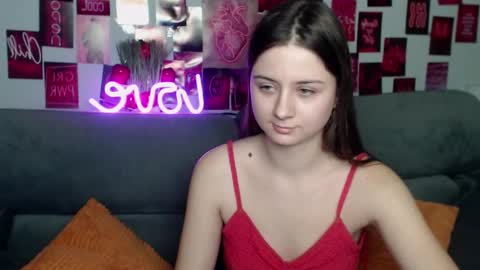 milanaroz online show from November 30, 2025, 6:01 pm