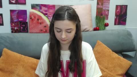 milanaroz online show from May 24, 2026, 5:23 am