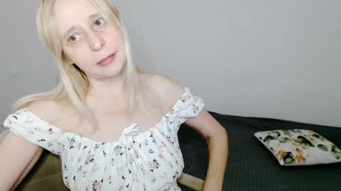 Milena online show from February 13, 2025, 4:54 am