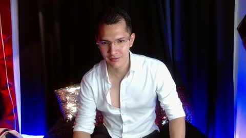 milandavid1 online show from April 18, 2026, 5:39 pm