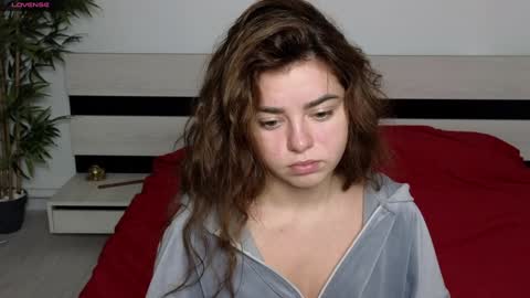 Snapshot of milania_hot_foxy chatting on December 6, 2024, 8:15 am Mila online show from December 6, 2024, 8:15 am