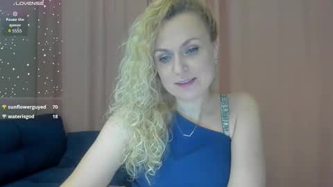 Snapshot of milanna_x chatting on December 4, 2025, 11:02 pm milanna_x online show from December 4, 2025, 11:02 pm