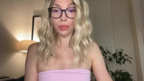 Mila online show from May 3, 2026, 4:24 pm