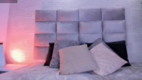 M I L E  online show from February 2, 2026, 8:07 pm