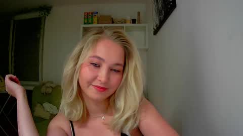 Snapshot of milena391630 chatting on September 22, 2025, 10:23 pm Milena new nonude shy blonde natural online show from September 22, 2025, 10:23 pm