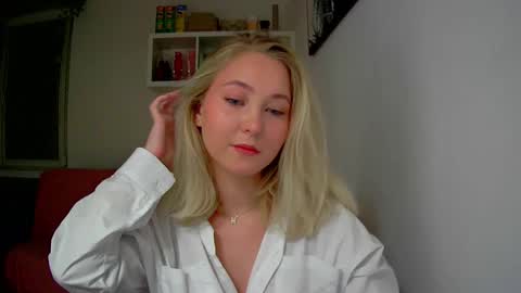 Snapshot of milena391630 chatting on September 23, 2025, 7:28 pm Milena new nonude shy blonde natural online show from September 23, 2025, 7:28 pm