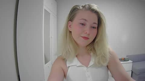 Milena new nonude shy blonde natural online show from November 21, 2025, 5:33 pm