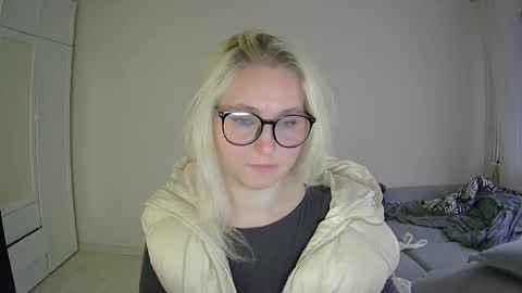 Snapshot of milena391630 chatting on April 19, 2026, 5:23 pm Milena new nonude shy blonde natural online show from April 19, 2026, 5:23 pm