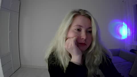 Snapshot of milena391630 chatting on May 13, 2026, 9:00 pm Milena new nonude shy blonde natural online show from May 13, 2026, 9:00 pm