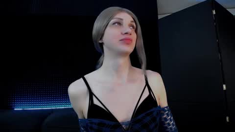 Snapshot of milena_hardy chatting on October 7, 2025, 4:20 am Milena Hardy online show from October 7, 2025, 4:20 am