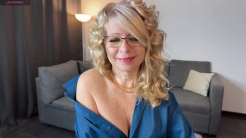 Snapshot of milena_whity chatting on February 17, 2026, 5:48 am Milena online show from February 17, 2026, 5:48 am