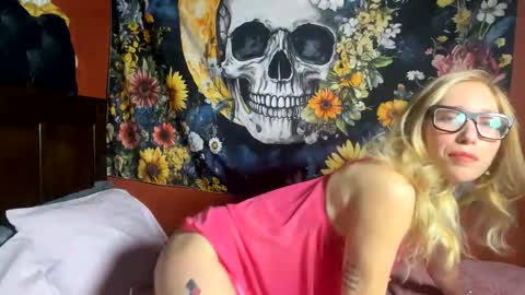 milf4everjenna online show from February 1, 2026, 6:50 pm