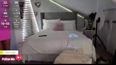 Snapshot of milfblondy chatting on February 24, 2025, 10:36 pm Ingrid online show from February 24, 2025, 10:36 pm