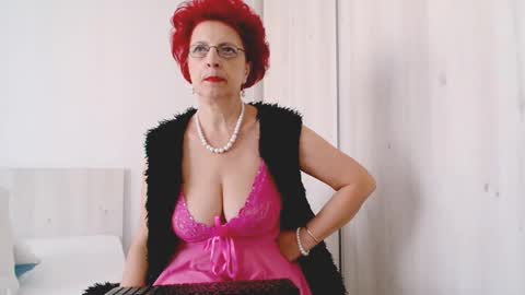 Snapshot of milffsupreme chatting on September 16, 2025, 11:22 am Milfsupreme online show from September 16, 2025, 11:22 am