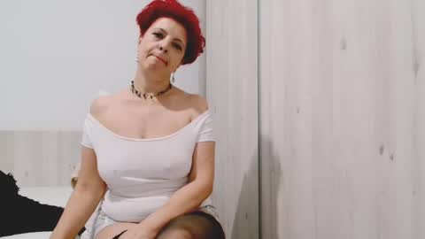 Milfsupreme online show from December 5, 2025, 1:09 pm