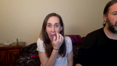 Snapshot of milfqueen831 chatting on December 21, 2024, 6:09 am Jessica and Roger online show from December 21, 2024, 6:09 am