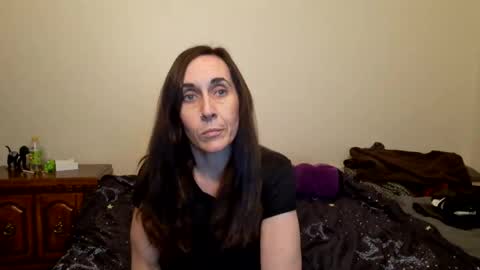 Snapshot of milfqueen831 chatting on January 14, 2025, 5:40 am Jessica and Roger online show from January 14, 2025, 5:40 am