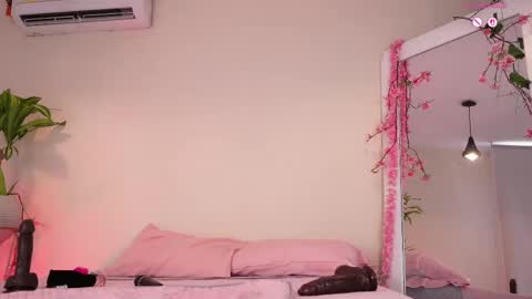 Snapshot of mili_moon_ chatting on April 29, 2026, 5:30 pm online show from April 29, 2026, 5:30 pm
