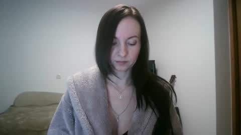 Snapshot of miliah chatting on October 19, 2025, 7:03 pm miliah online show from October 19, 2025, 7:03 pm