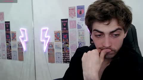 milkhunter_ online show from April 16, 2026, 9:50 pm