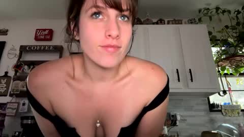 Snapshot of milkingmommy chatting on December 9, 2024, 4:15 pm Milking Mommy online show from December 9, 2024, 4:15 pm