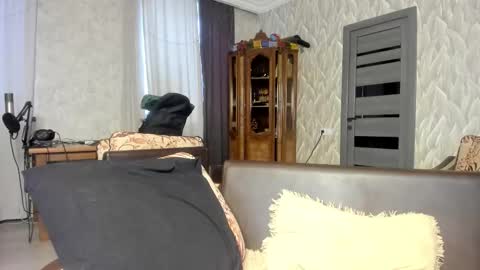 Snapshot of milkiwy chatting on February 9, 2026, 5:33 am Isaac online show from February 9, 2026, 5:33 am