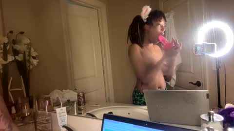 Snapshot of milkmarie123 chatting on November 24, 2025, 5:23 pm milkmarie online show from November 24, 2025, 5:23 pm