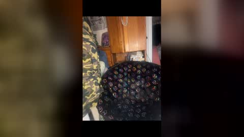 Snapshot of milkmarie123 chatting on December 4, 2025, 3:43 pm milkmarie online show from December 4, 2025, 3:43 pm