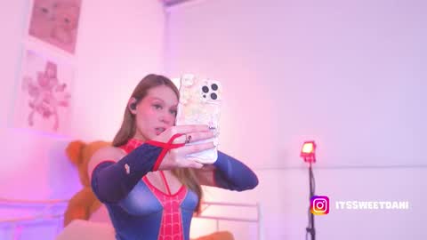 milky_0 online show from October 26, 2025, 11:09 pm