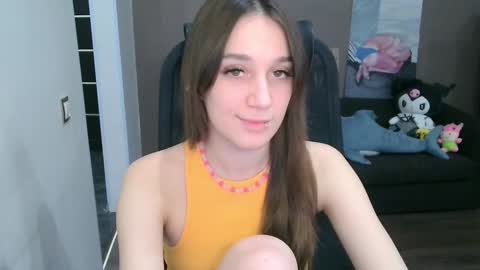 Snapshot of milky_way_rrr chatting on December 18, 2024, 12:43 am Milky online show from December 18, 2024, 12:43 am