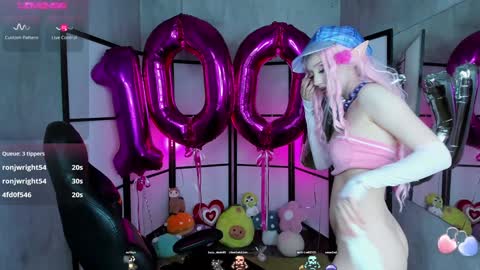 milky cute online show from January 24, 2025, 1:03 am