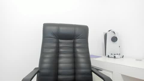 Livia online show from December 11, 2024, 7:25 pm