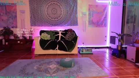 milla_milla online show from December 17, 2024, 3:06 am