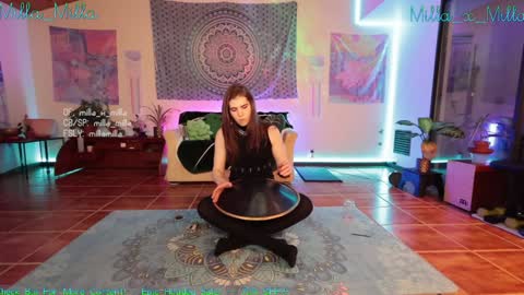 milla_milla online show from January 1, 2025, 9:17 am