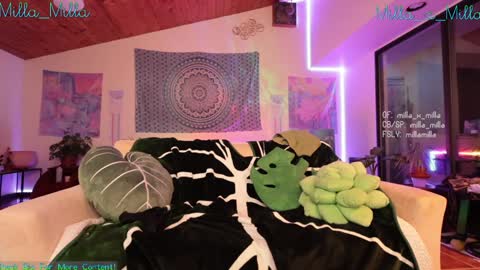 milla_milla online show from January 26, 2025, 5:13 am